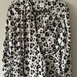 Barely Worn- Cabi Rosette Blouse #5898 Black White Neutral Small